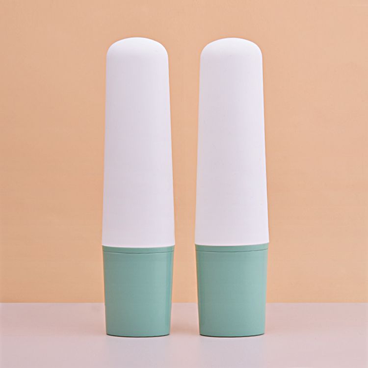 ПЭ-тюбик емкостью 100 мл с силиконовой насадкой-щеткой