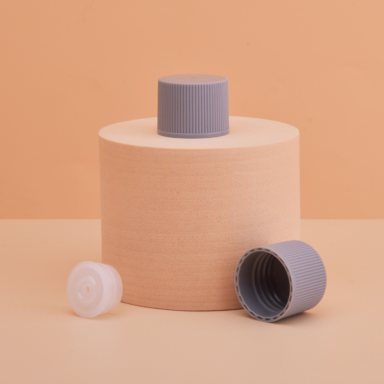 Поставка производителя. Очистка и уход за кожей. Герметичная пластиковая винтовая крышка 24/410 с верхним штифтом. 