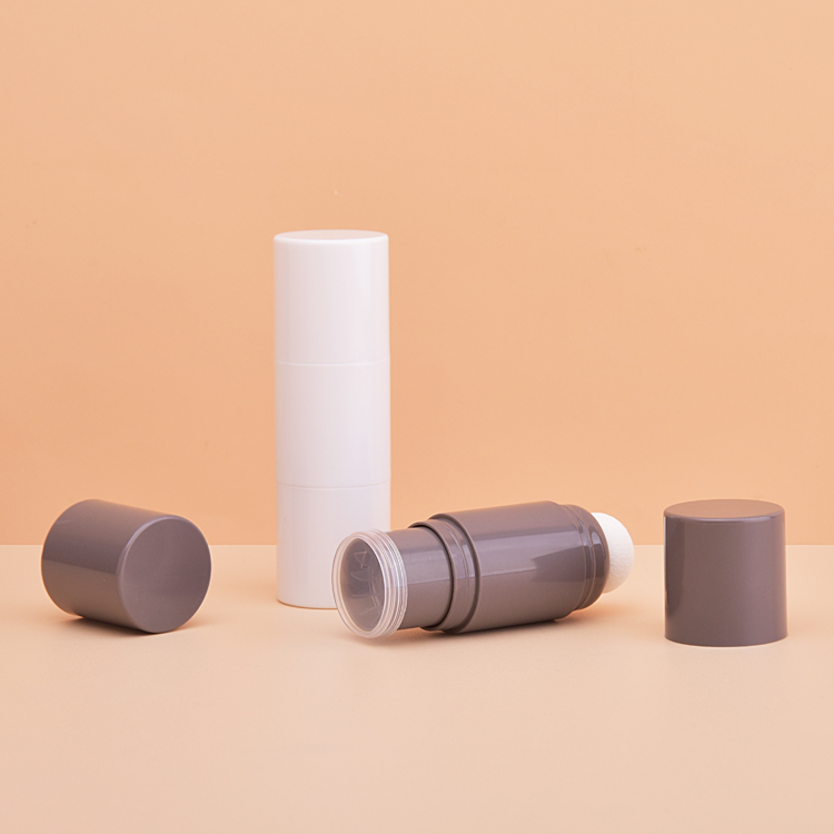 Круглый тюбик для консилера с двумя головками и силиконовой насадкой-кистью