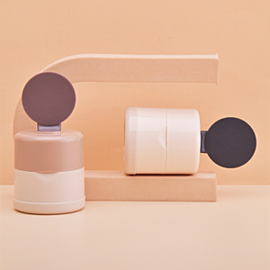 Пудровые румяна, консилер в тюбике с кисточкой