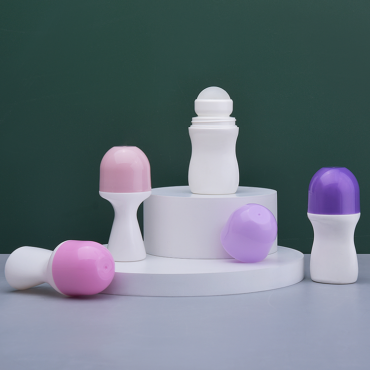 Небольшой красочный рулон на бутылке объемом 30 мл на заказ