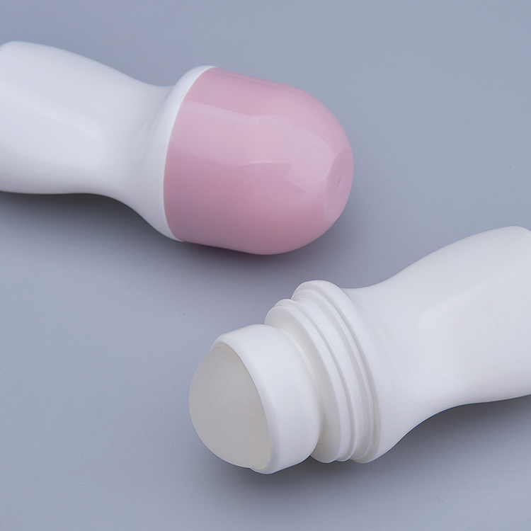 Небольшой красочный рулон на бутылке объемом 30 мл на заказ