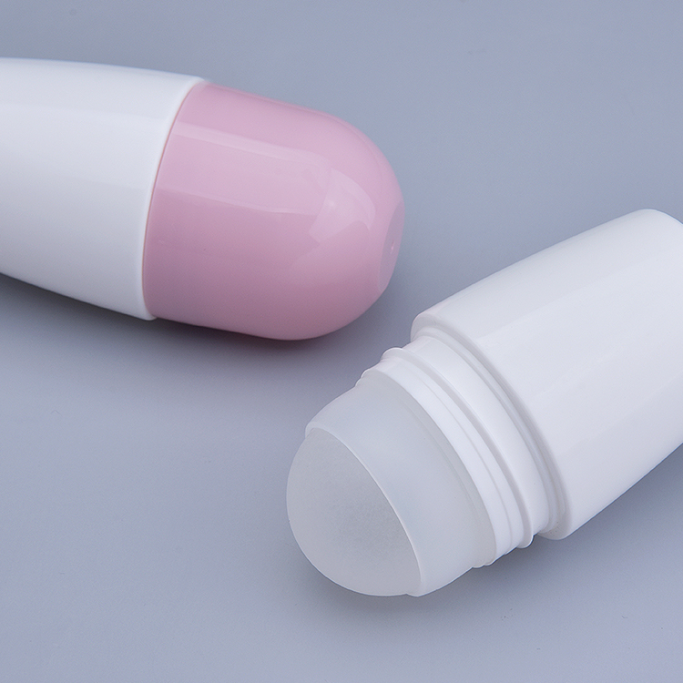 Бутылка с круглым роликом емкостью 50 мл и полиэтиленовым держателем