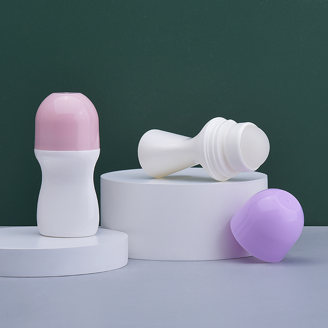 Небольшой красочный рулон на бутылке объемом 30 мл на заказ