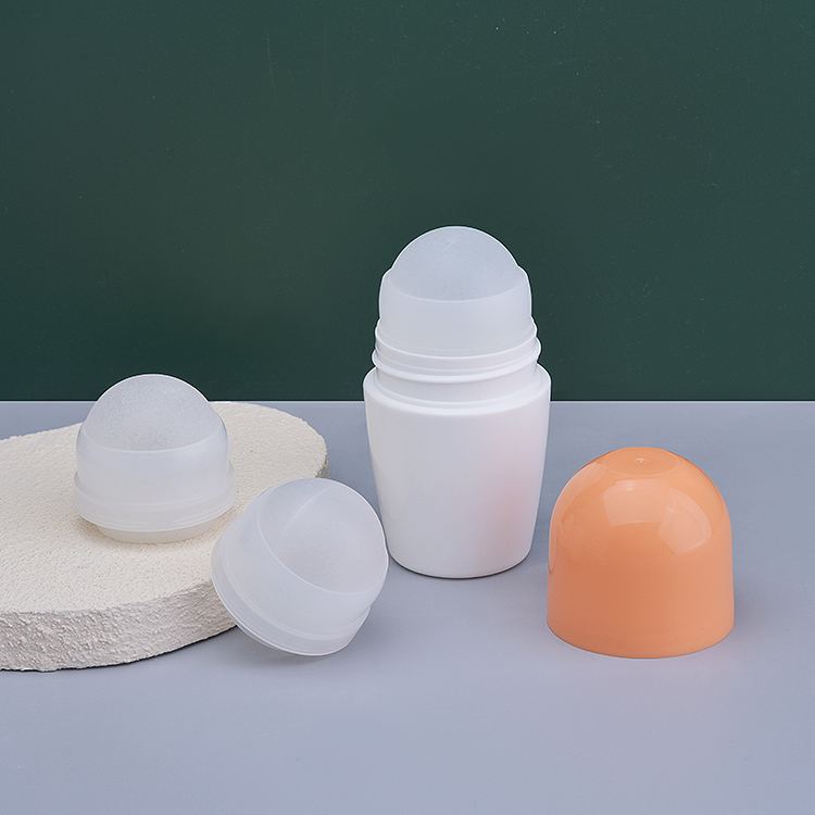 Бутылка с круглым роликом емкостью 50 мл и полиэтиленовым держателем