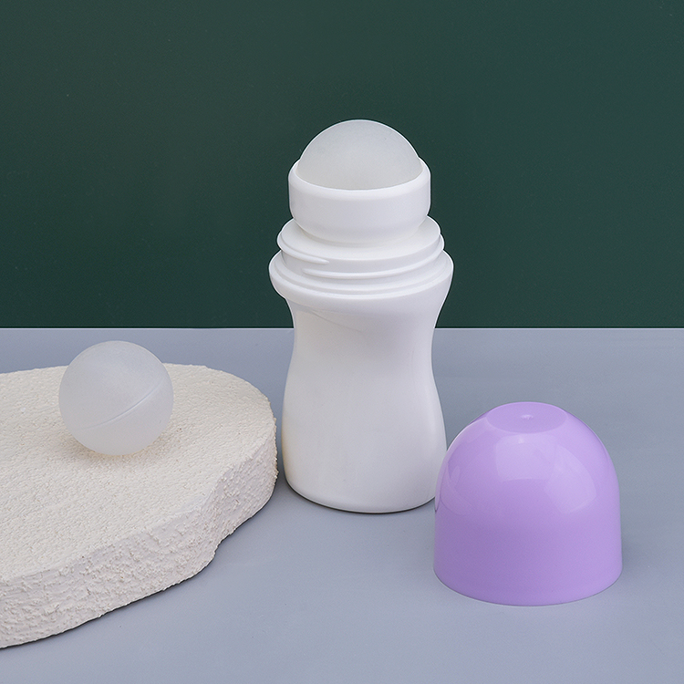 Небольшой красочный рулон на бутылке объемом 30 мл на заказ