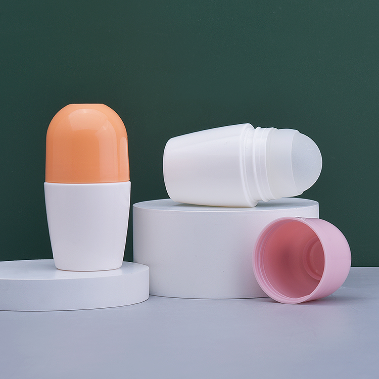 Бутылка с круглым роликом емкостью 50 мл и полиэтиленовым держателем